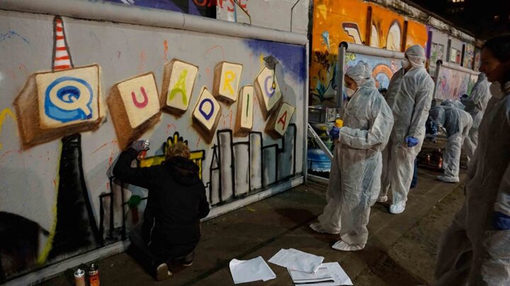 Zu den ersten Highlights beim Studienstart gehören Aktivitäten wie diese Graffiti-Session... (Foto: Legler / Quadriga)